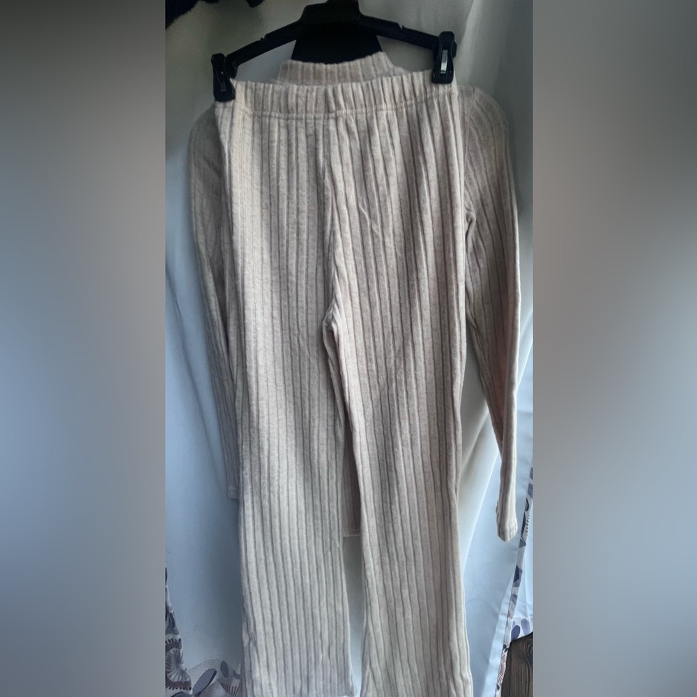 Green Ribbed Knit Set & Cream Ribbed Knit Set - Picture 6 of 8